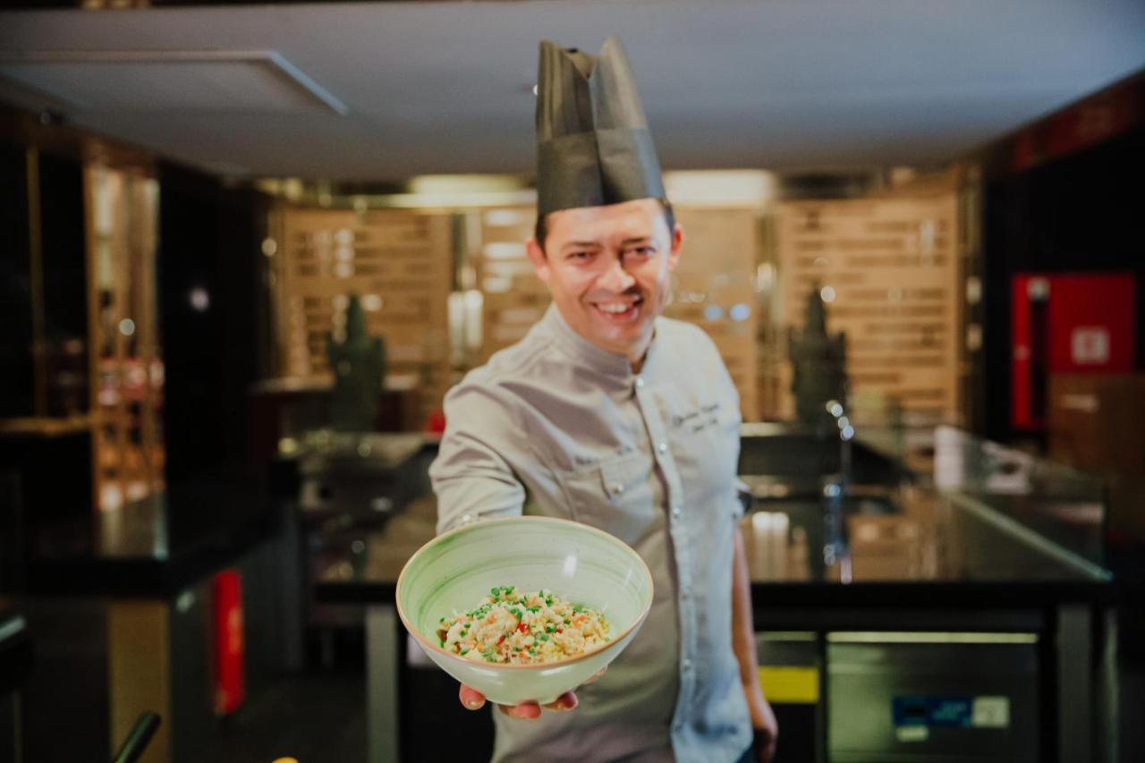 Ic Hotels Green Palace - Kids Concept Antalya Kültér fotó A chef wearing a toque