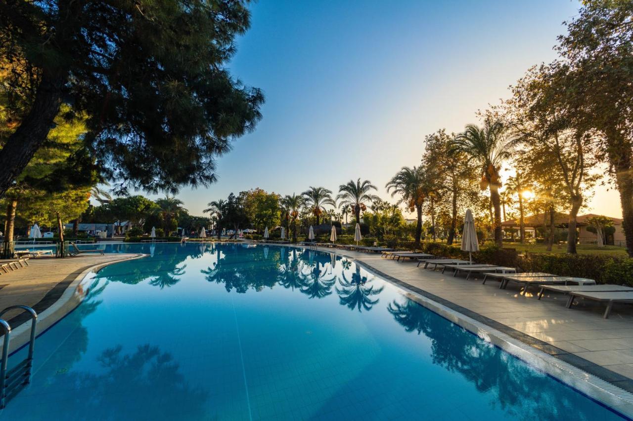 Ic Hotels Green Palace - Kids Concept Antalya Kültér fotó The swimming pool at the hotel
