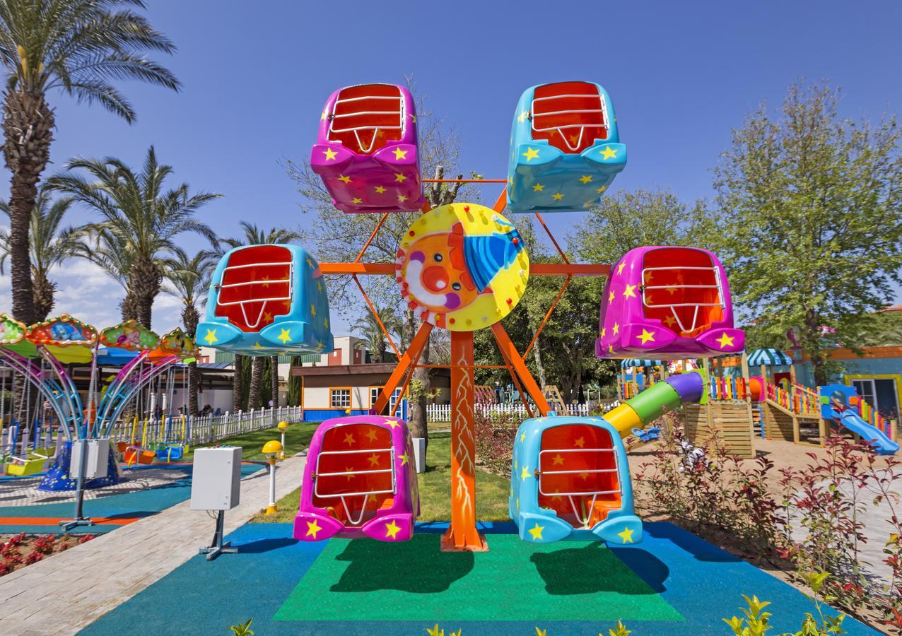 Ic Hotels Green Palace - Kids Concept Antalya Kültér fotó A ferris wheel at a children's park